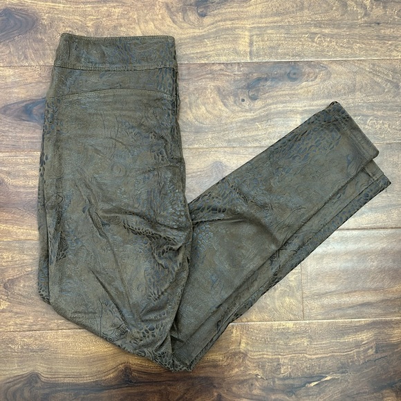 Luxe Slims Animal Print Leggings - Picture 2 of 4